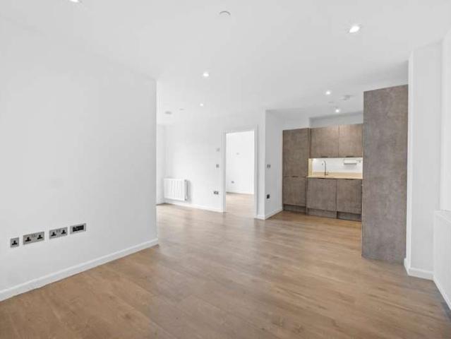 Apartment for sale in London Borough of Merton, Merton Park