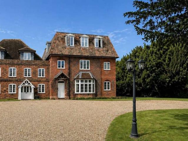 Apartment for sale in Fobbing, Essex
