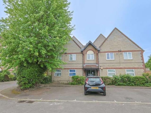 Apartment for sale in Broxbourne, Hertfordshire