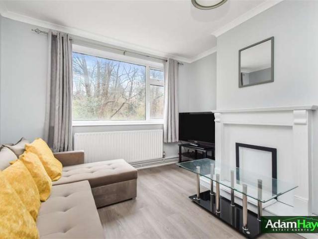 Apartment for sale in West Finchley, Greater London