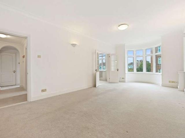 Apartment for sale in St. John's Wood, Greater London