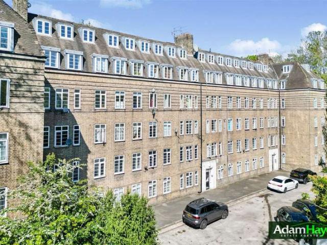 Apartment for sale in London Borough of Barnet, Greater London