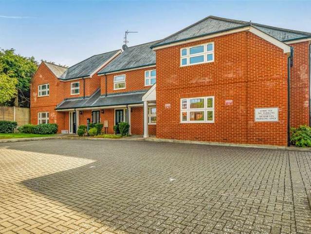 Apartment for sale in Buckler's Park, Crowthorne