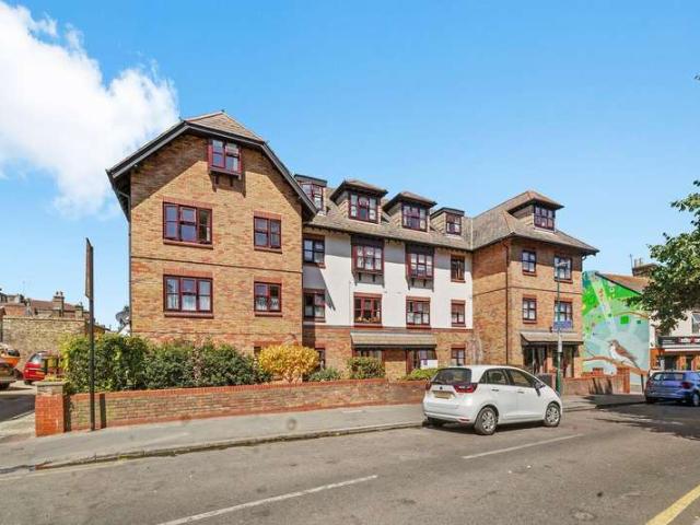 Apartment for sale in Wanstead, Greater London
