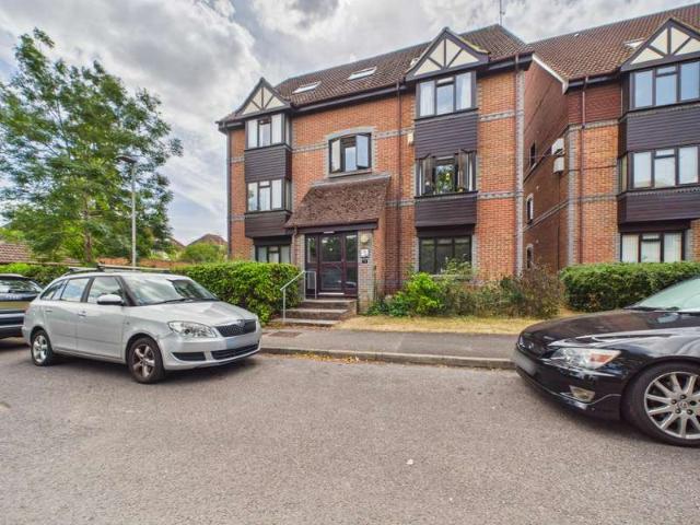 Apartment for sale in Dee Park, Reading