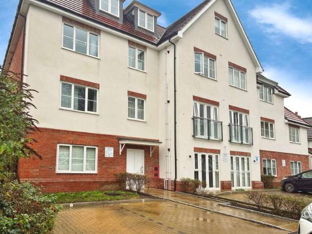 Apartment for sale in Iver, Richings Park