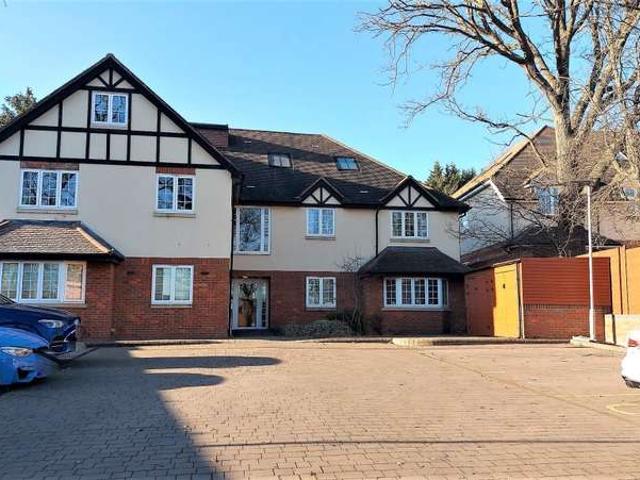 Apartment for sale in Ickenham, Greater London