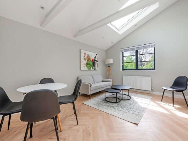Apartment for sale in Kilburn, Greater London