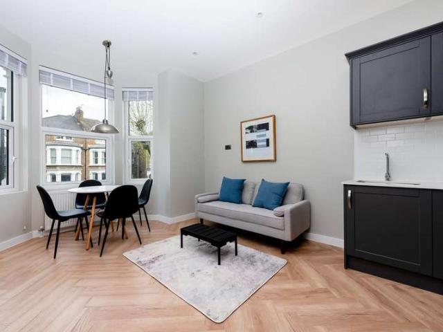 Apartment for sale in Kilburn, Greater London