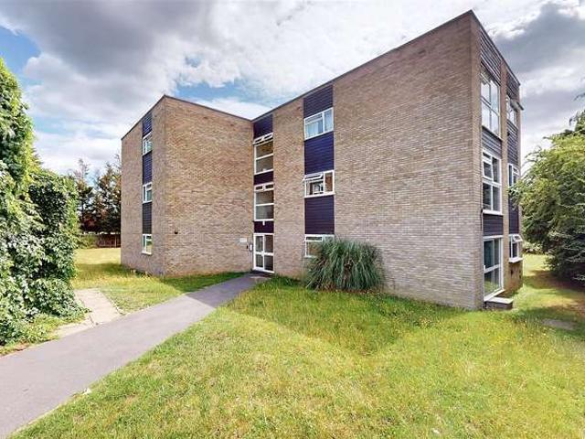 Apartment for sale in London Borough of Hounslow, Osterley