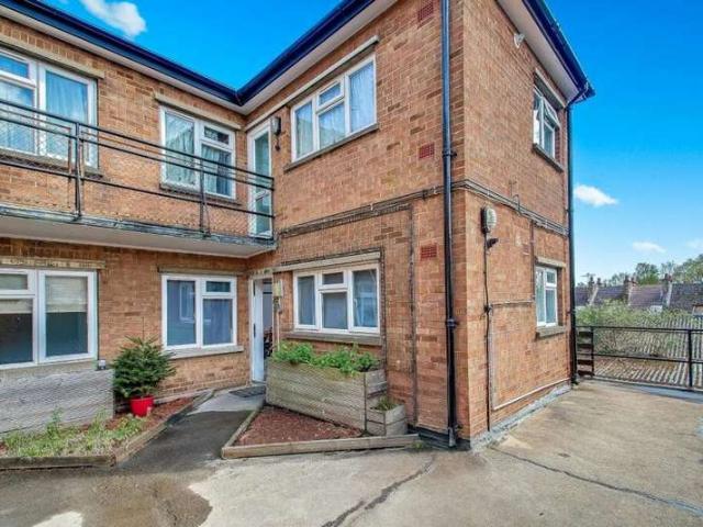 Apartment for sale in North Watford, Hertfordshire