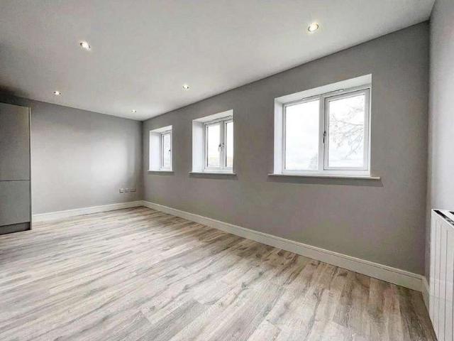 Apartment for sale in Oakwell, South Yorkshire