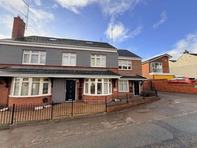 Apartment for sale in Gallowstree Elm, Great Chatwell