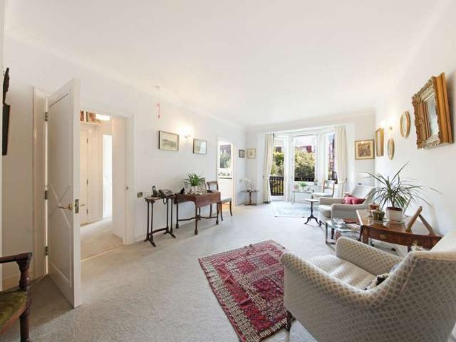 Flat for sale in Barton Stacey, Hampshire