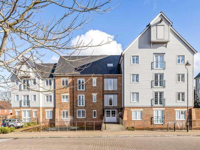 Apartment for sale in Wickhurst Green, Horsham