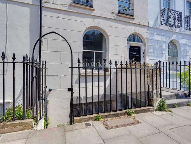 Apartment for sale in London Borough of Islington, Greater London