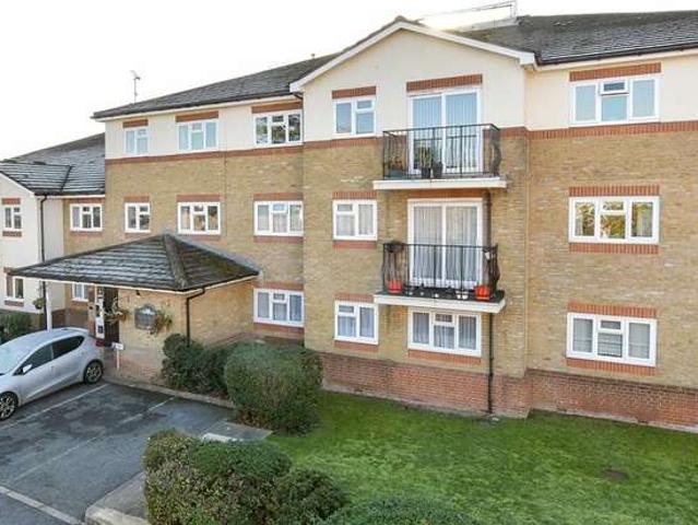 Apartment for sale in London Borough of Croydon, Shirley