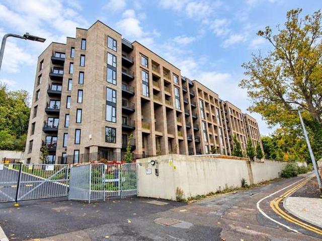 Apartment for sale in Chatham, Medway