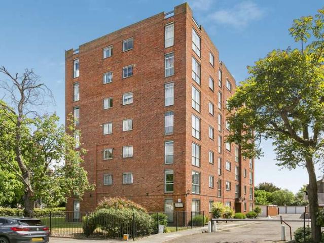 Apartment for sale in London Borough of Croydon, Greater London
