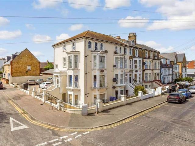 Apartment for sale in Cliftonville West, Acol