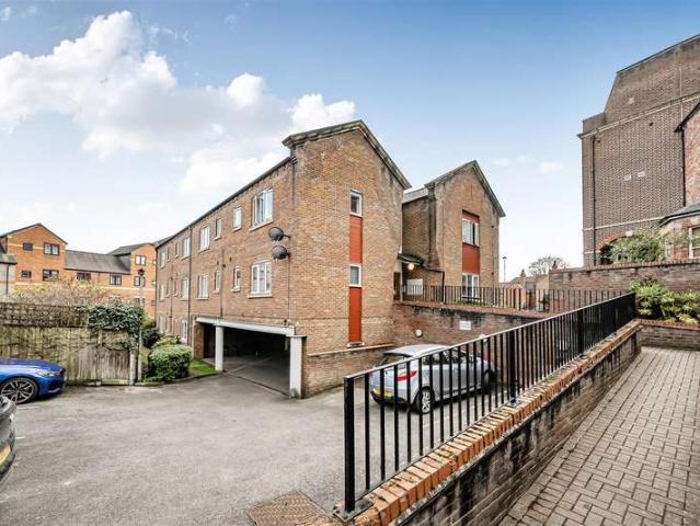 Apartment for sale in Reading