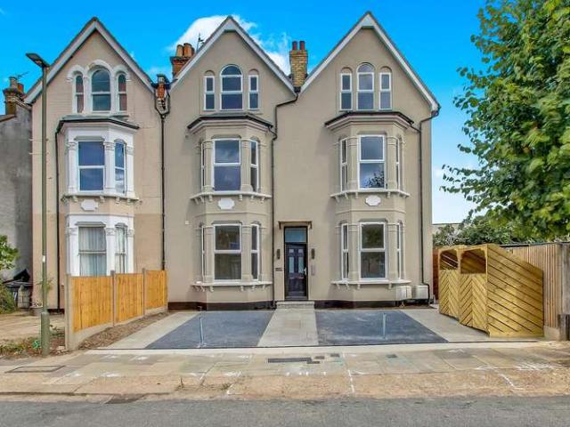 Apartment for sale in London Borough of Barnet, Greater London