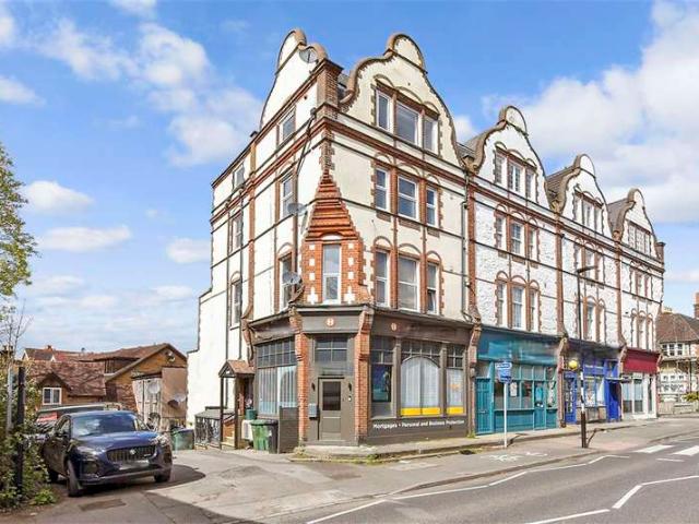 Apartment for sale in Red Hill, Surrey