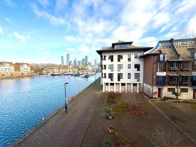 Apartment for sale in Rotherhithe, Greater London