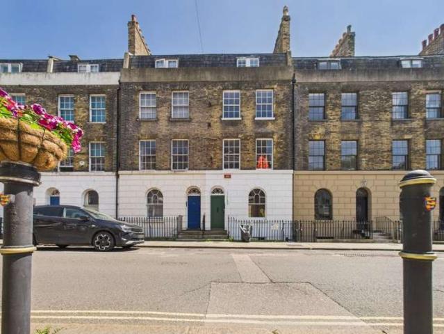 Apartment for sale in Clarendon, Ash