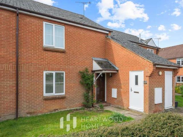 Apartment for rent in Five Acres, Hertfordshire