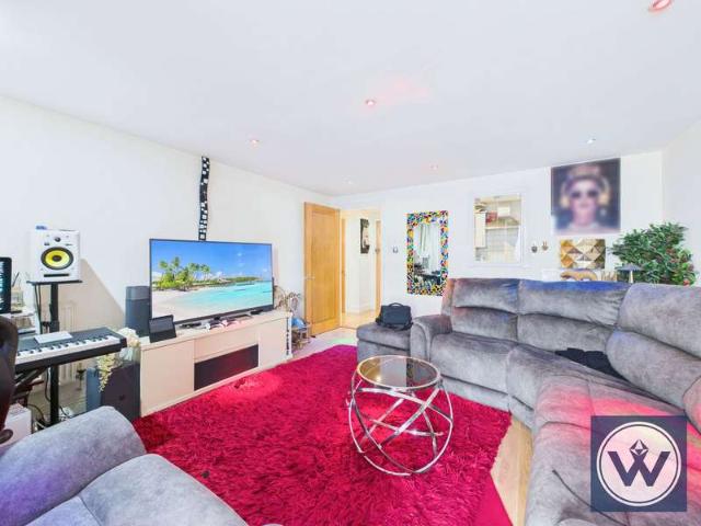Apartment for sale in Silvertown, Greater London