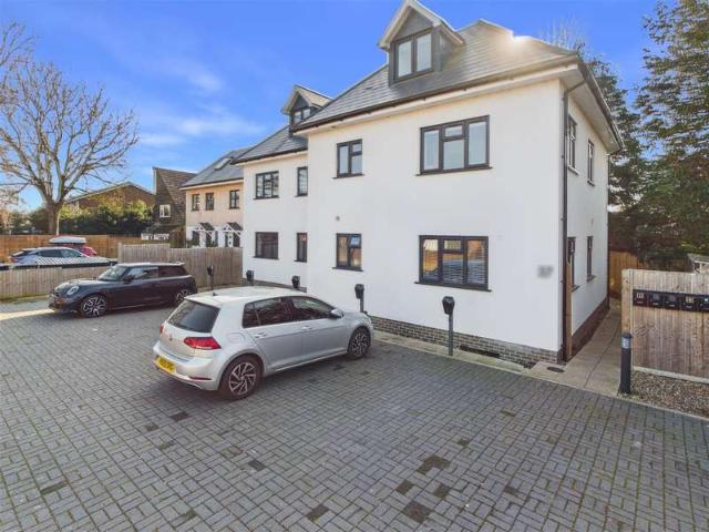 Apartment for sale in Lower Green Esher, Blackhills