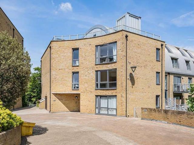 Apartment for sale in Hertford, Colliers End
