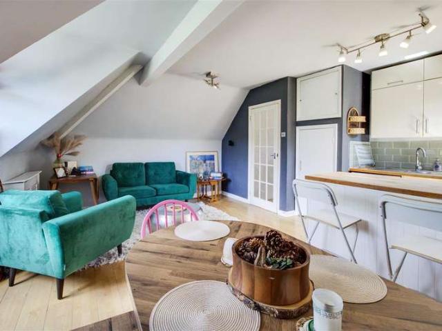 Apartment for sale in London Borough of Croydon, Greater London