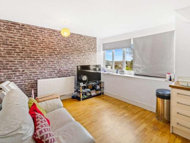 Apartment for sale in Red Hill, Surrey