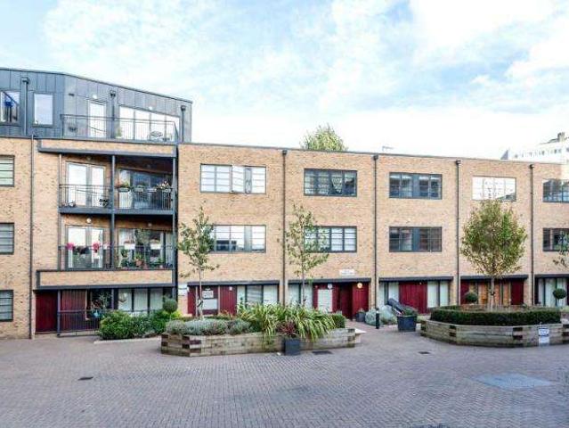 Apartment for sale in Islington, Greater London