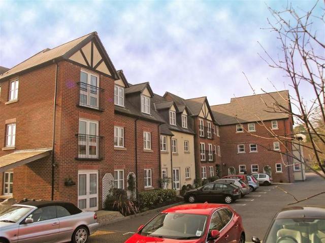 Apartment for rent in Falcon Lodge, Wales