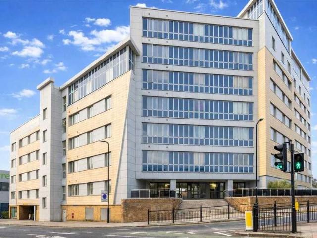 Apartment for sale in London Borough of Ealing, Hanwell