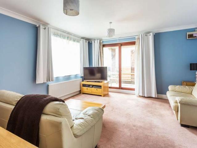 Apartment for sale in Red Hill, Surrey