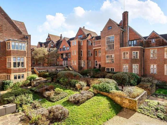 Apartment for sale in Littlecote, West Sussex