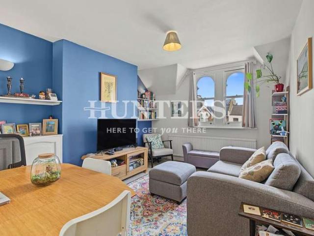 Apartment for sale in West Hampstead, Greater London