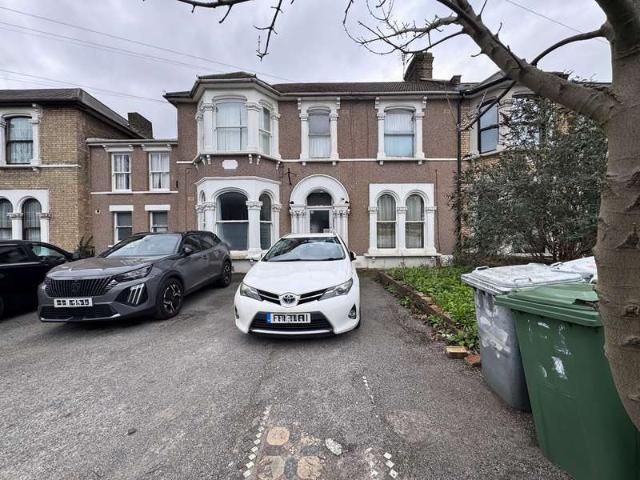 Flat for sale in London Borough of Newham, Greater London