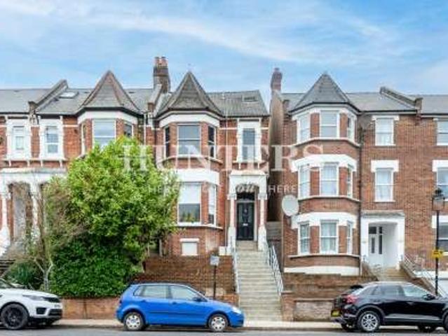 Apartment for sale in West Hampstead, Greater London