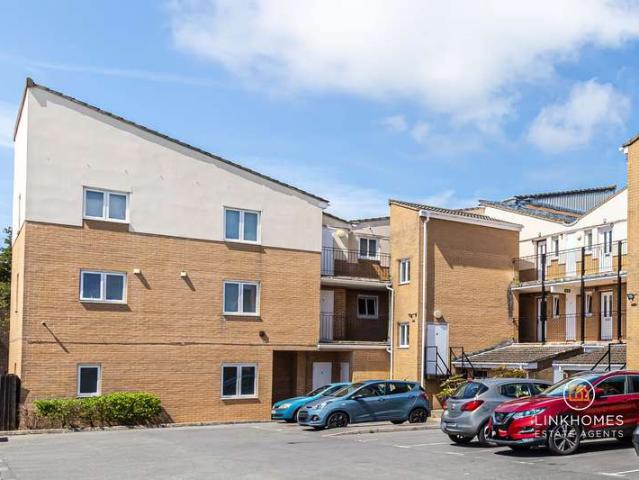 Apartment for sale in Upper Parkstone, Poole