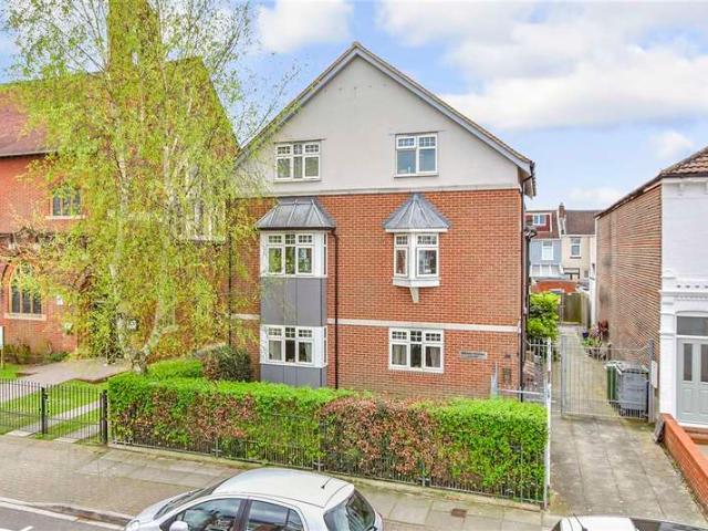 Apartment for sale in Tipner, City Of Portsmouth