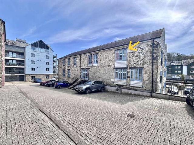 Apartment for sale in Penryn, Cornwall