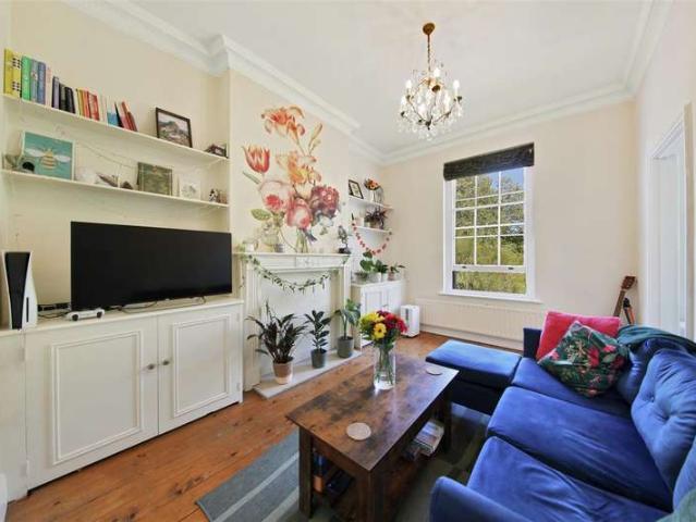 Apartment for sale in West Norwood, Greater London