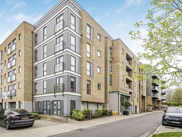 Apartment for sale in Hertford, Colliers End