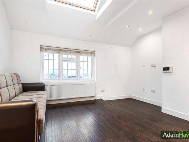 Apartment for sale in North Finchley, Greater London