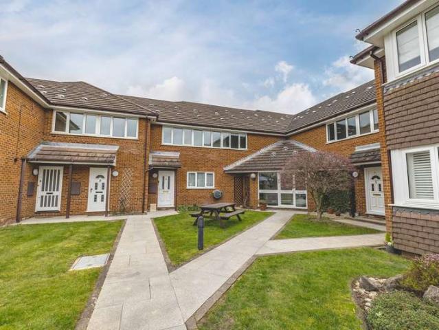 Apartment for sale in Denham, Tatling End